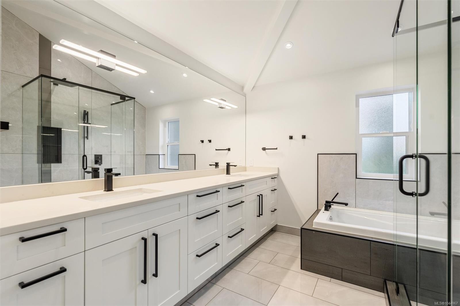 5281 Santa Clara Ave, Saanich, BC