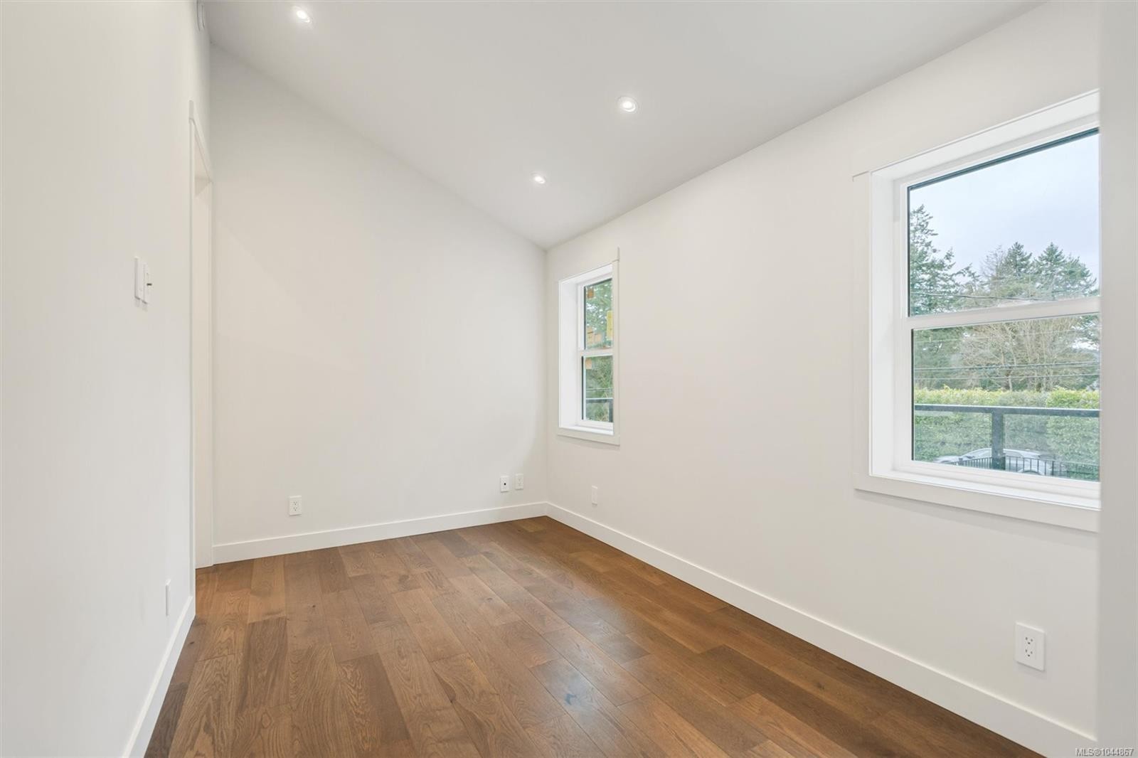 5281 Santa Clara Ave, Saanich, BC