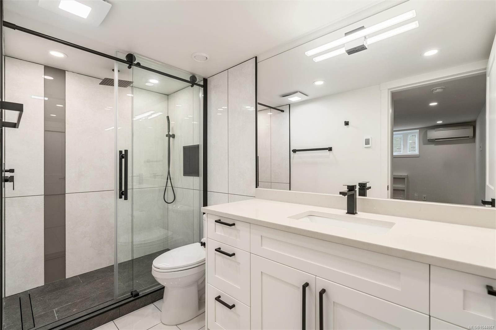 5281 Santa Clara Ave, Saanich, BC