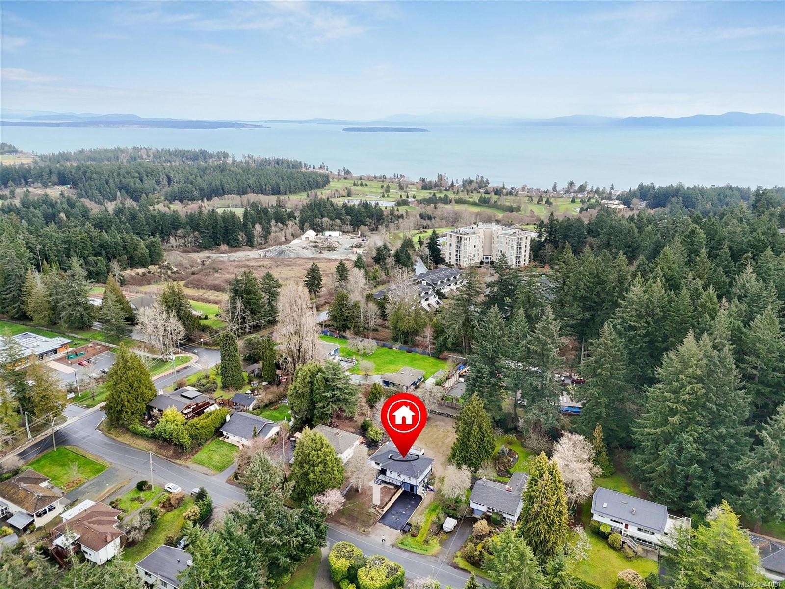 5281 Santa Clara Ave, Saanich, BC
