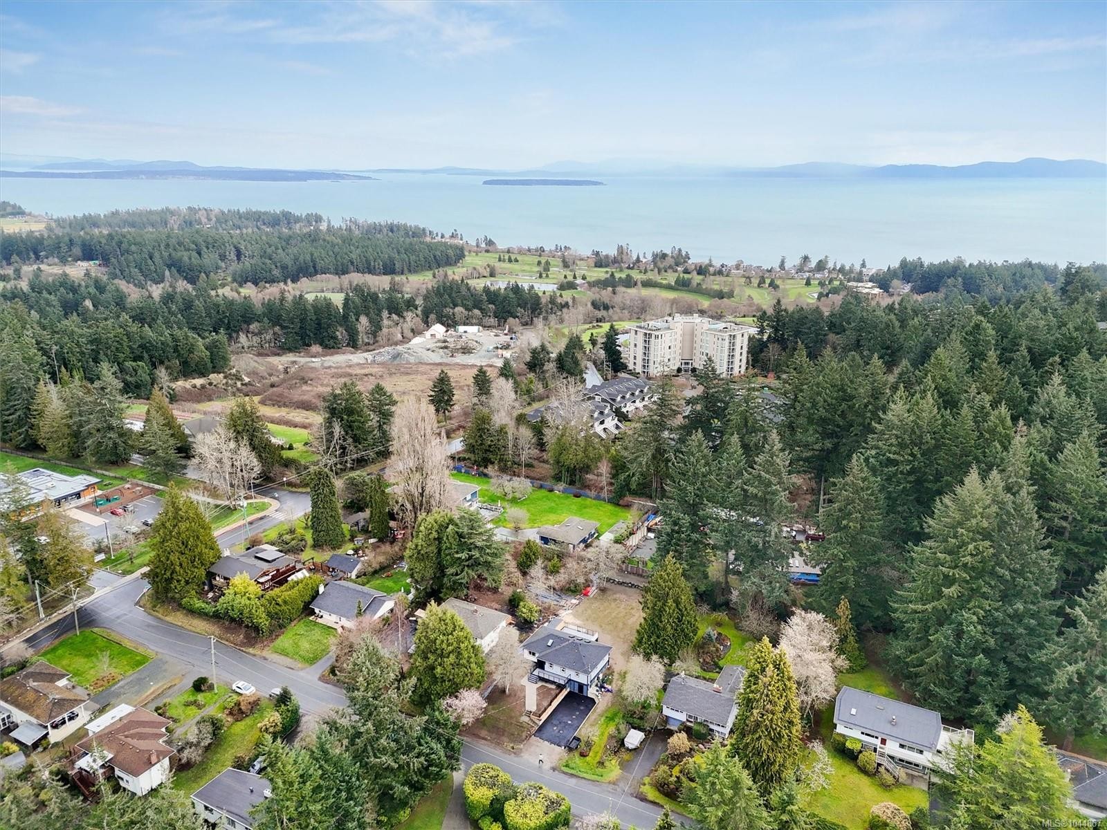 5281 Santa Clara Ave, Saanich, BC