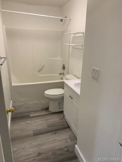 7073 &7075 Island Hwy, Bowser, BC - Indoor Photo Showing Bathroom
