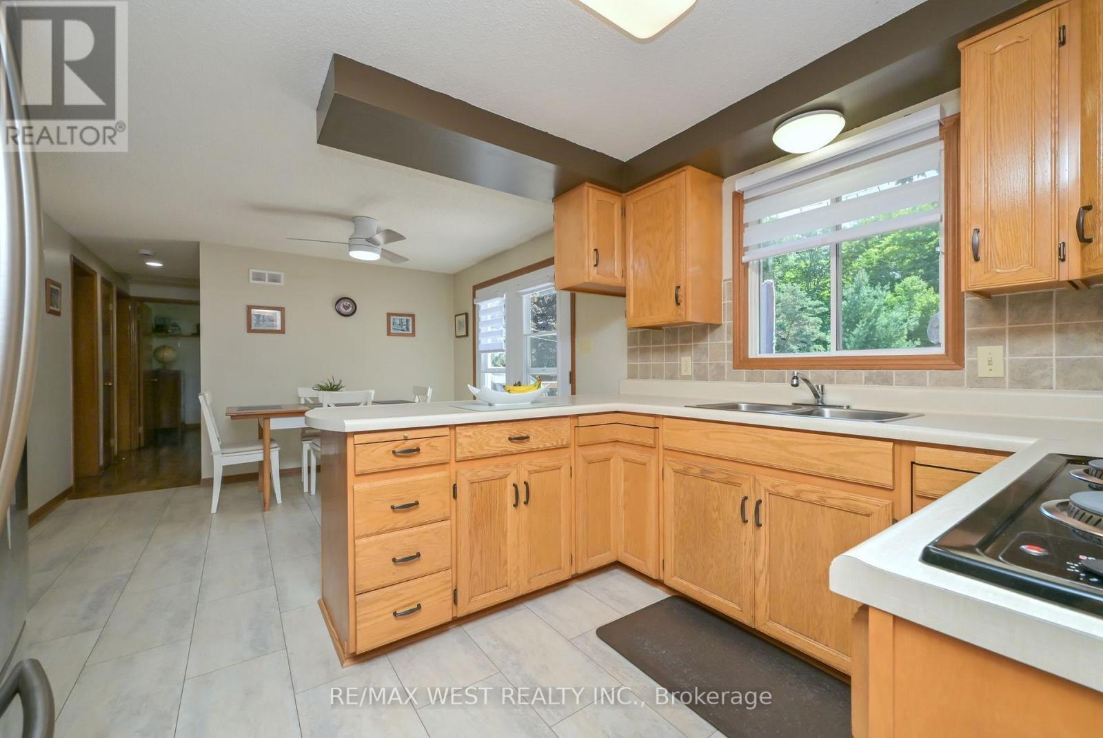 5775 Boston Mills Road, Caledon, ON - Indoor Photo Showing Kitchen With Double Sink