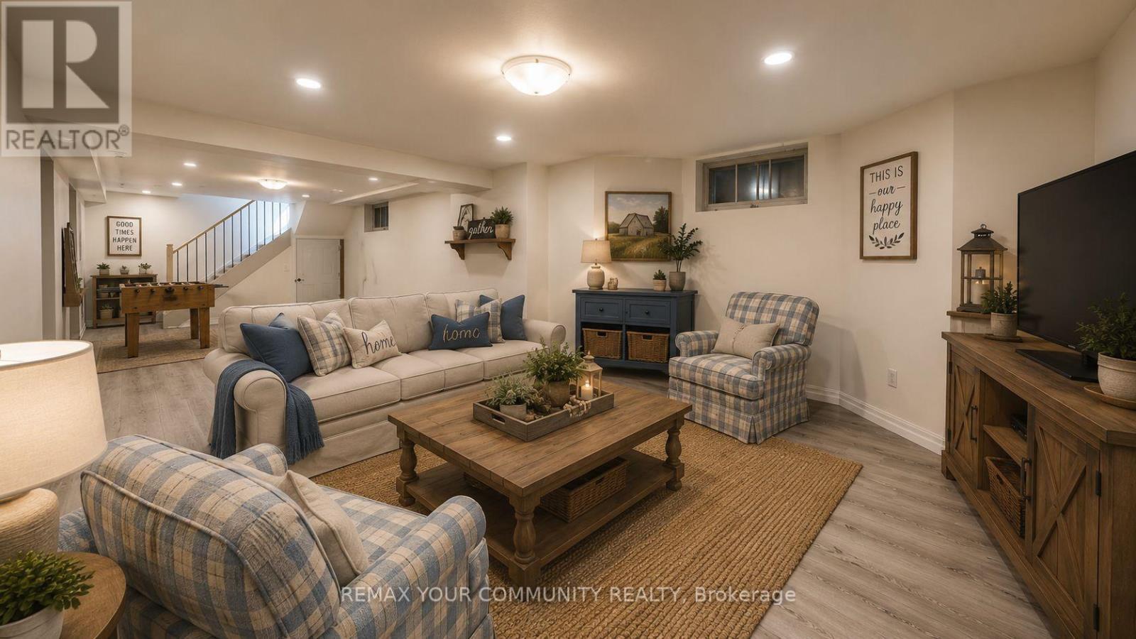4219 Stouffville Road, Whitchurch-Stouffville, ON - Indoor Photo Showing Living Room