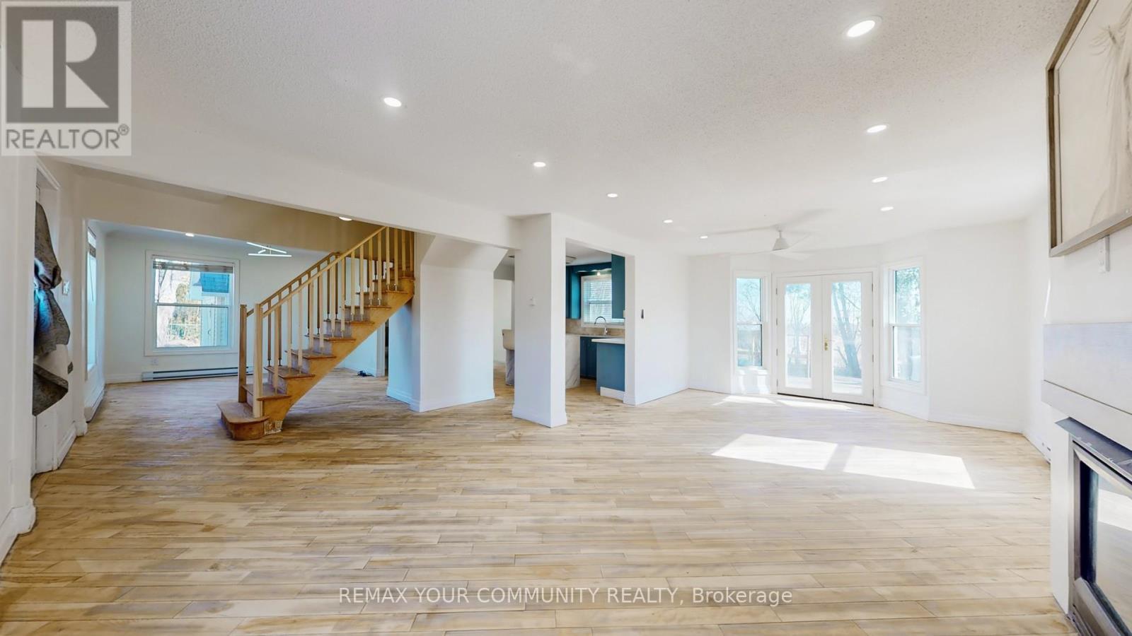 4219 Stouffville Road, Whitchurch-Stouffville, ON - Indoor Photo Showing Other Room