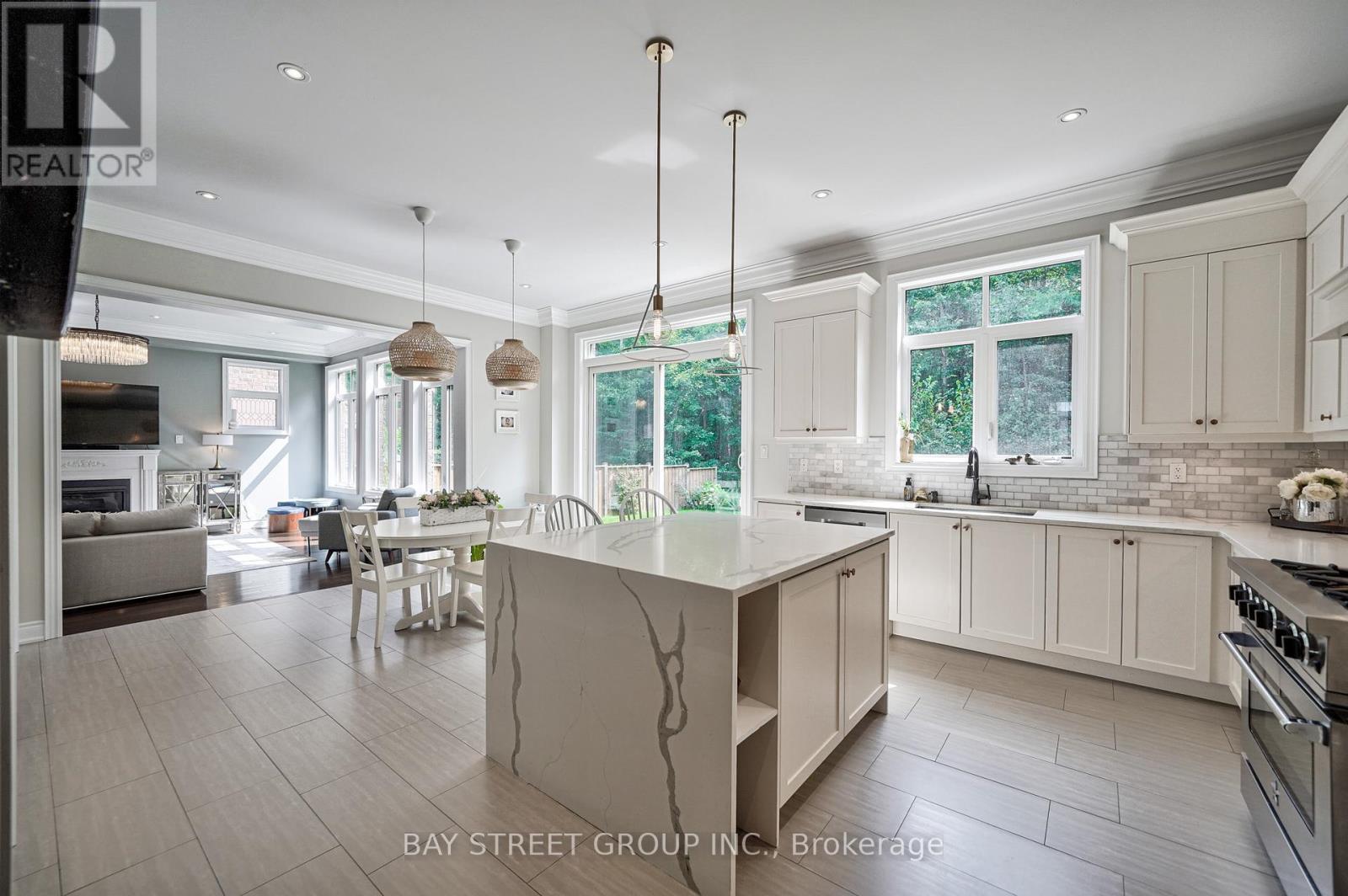 23 Trail Boulevard, Springwater, ON - Indoor Photo Showing Kitchen With Upgraded Kitchen