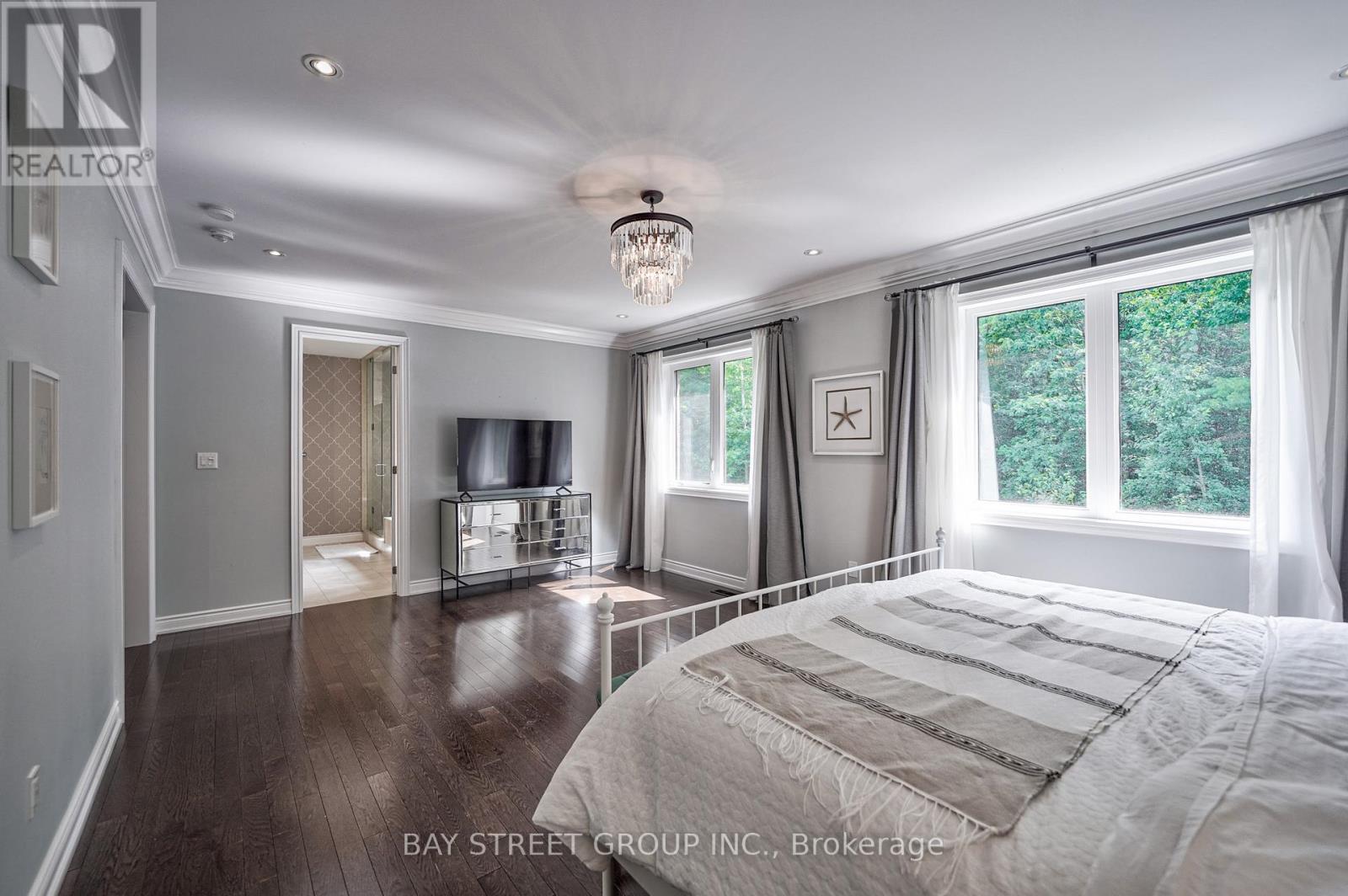 23 Trail Boulevard, Springwater, ON - Indoor Photo Showing Bedroom