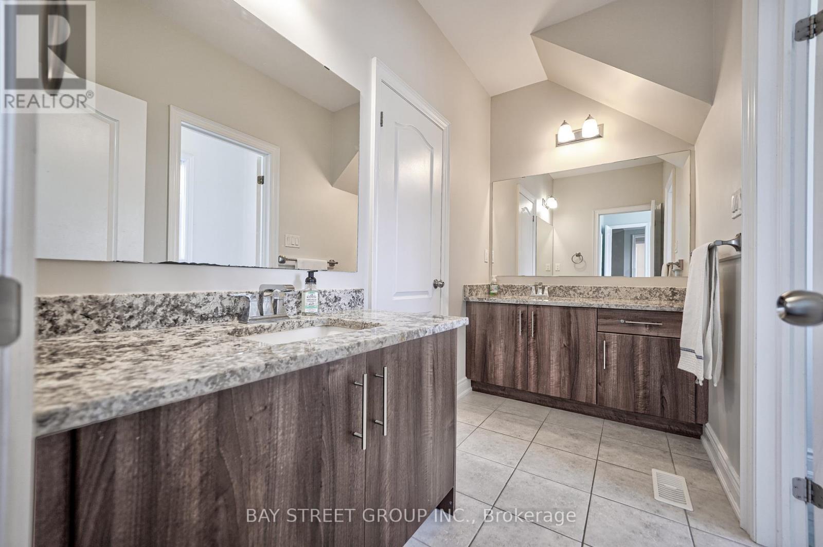 23 Trail Boulevard, Springwater, ON - Indoor Photo Showing Bathroom
