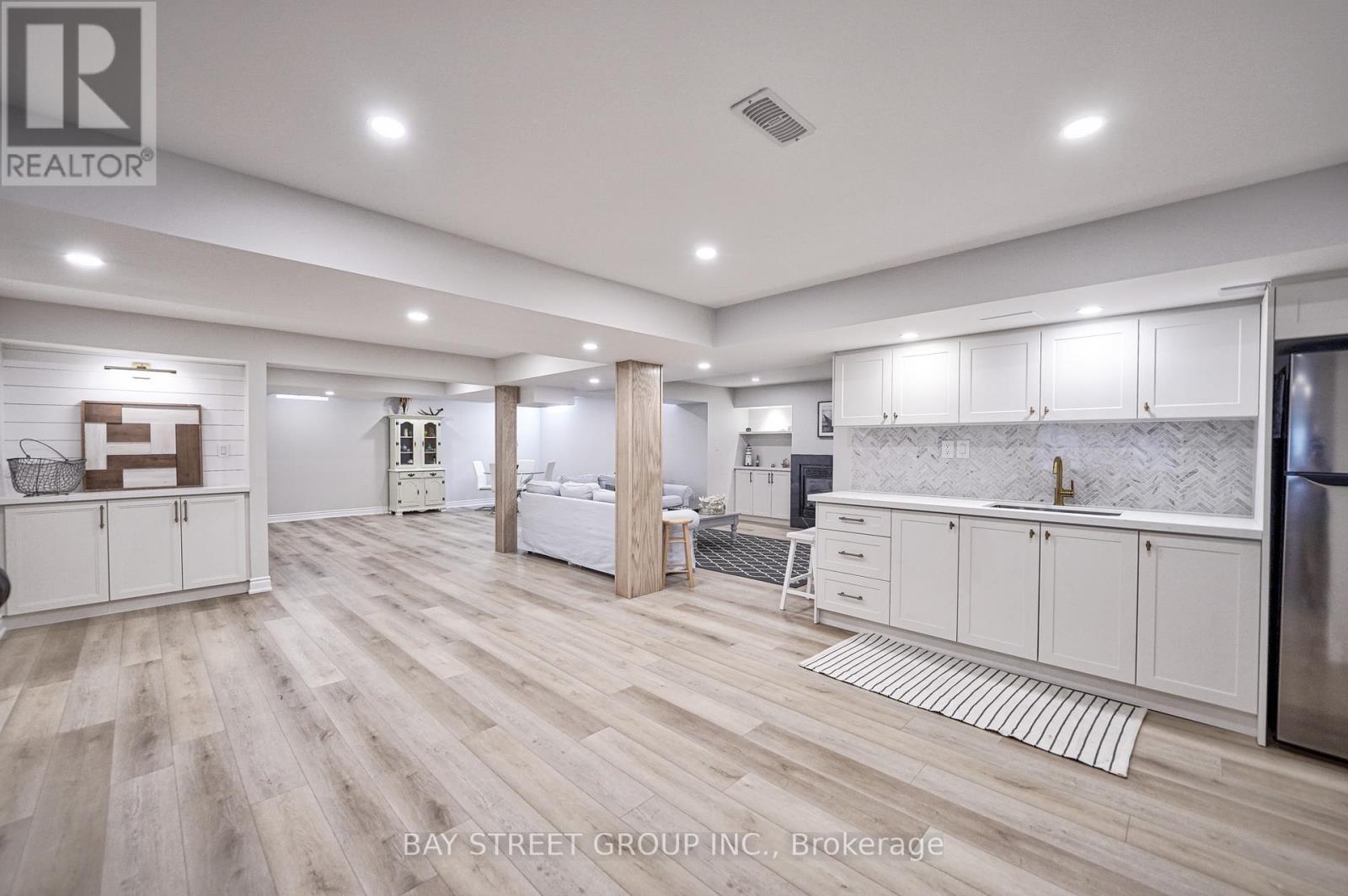 23 Trail Boulevard, Springwater, ON - Indoor Photo Showing Kitchen
