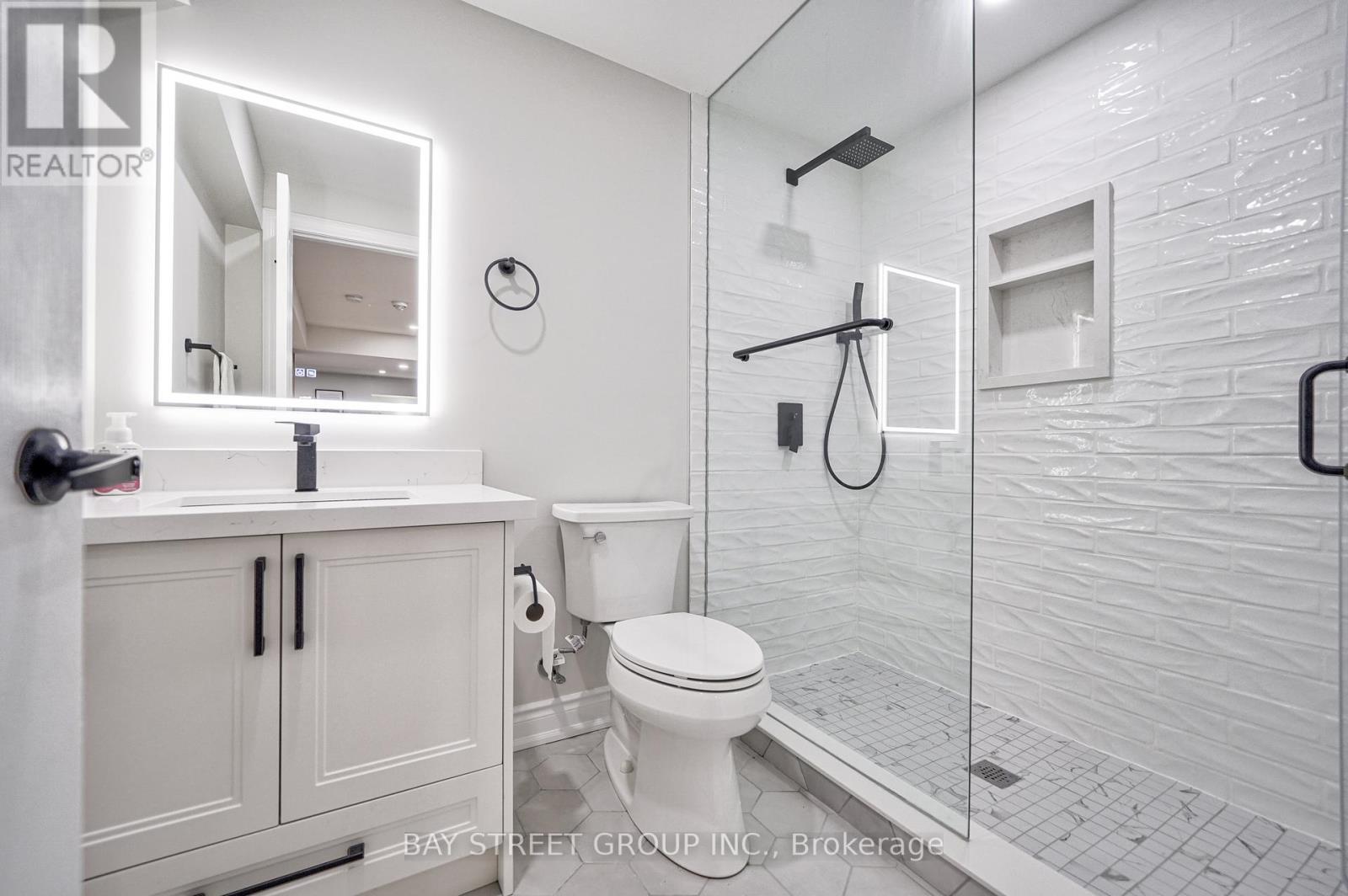 23 Trail Boulevard, Springwater, ON - Indoor Photo Showing Bathroom