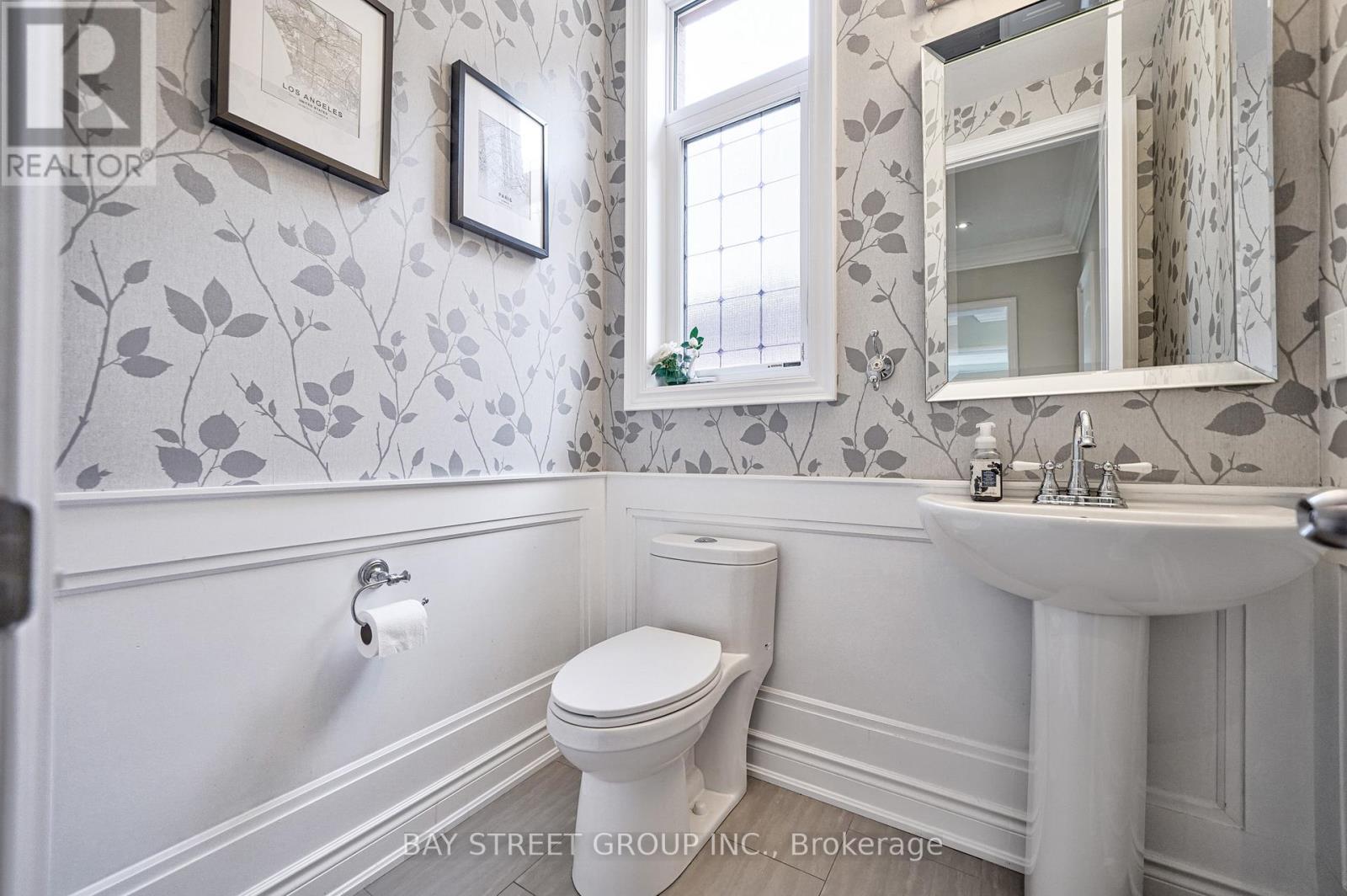23 Trail Boulevard, Springwater, ON - Indoor Photo Showing Bathroom