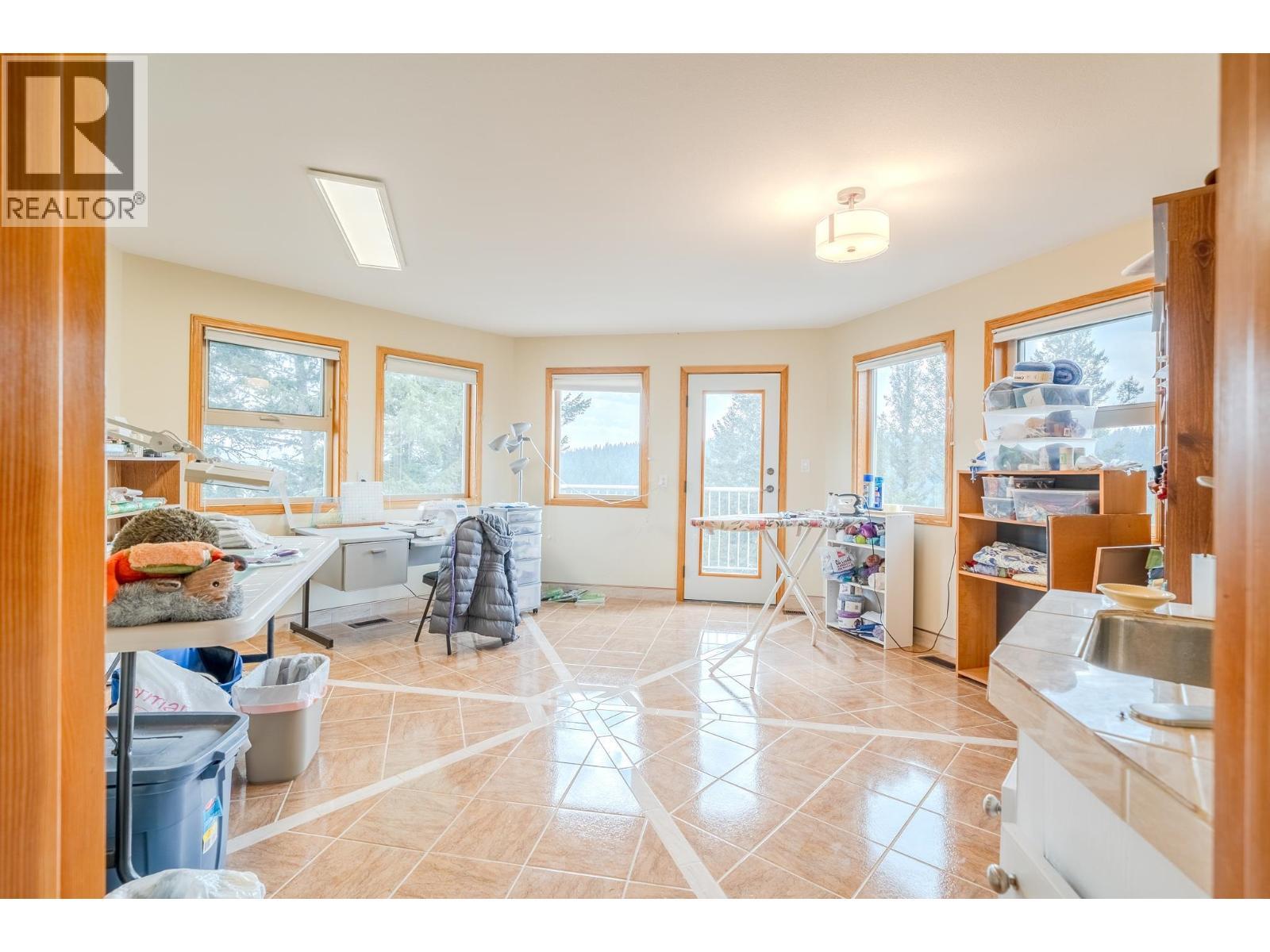 4882 Gloinnzun Crescent, 108 Mile Ranch, BC - Indoor