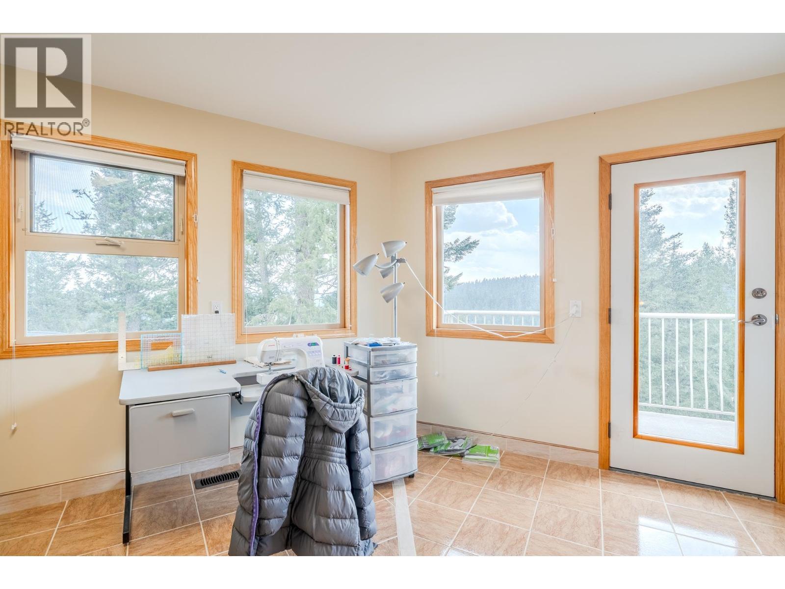 4882 Gloinnzun Crescent, 108 Mile Ranch, BC - Indoor