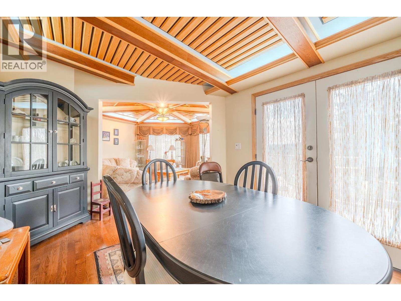 4882 Gloinnzun Crescent, 108 Mile Ranch, BC - Indoor Photo Showing Dining Room