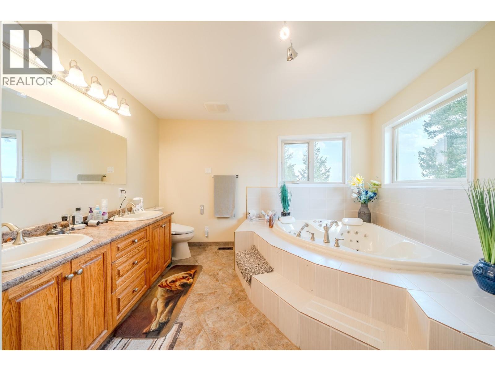 4882 Gloinnzun Crescent, 108 Mile Ranch, BC - Indoor Photo Showing Bathroom