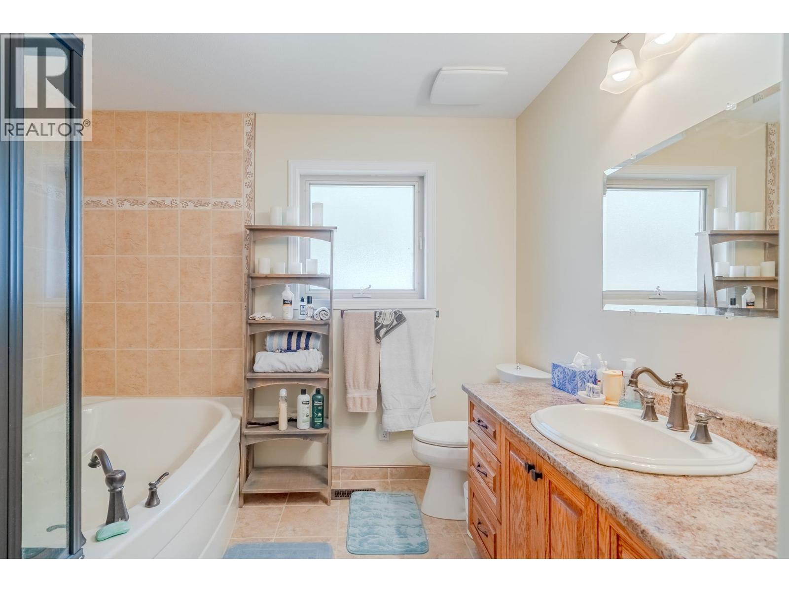 4882 Gloinnzun Crescent, 108 Mile Ranch, BC - Indoor Photo Showing Bathroom