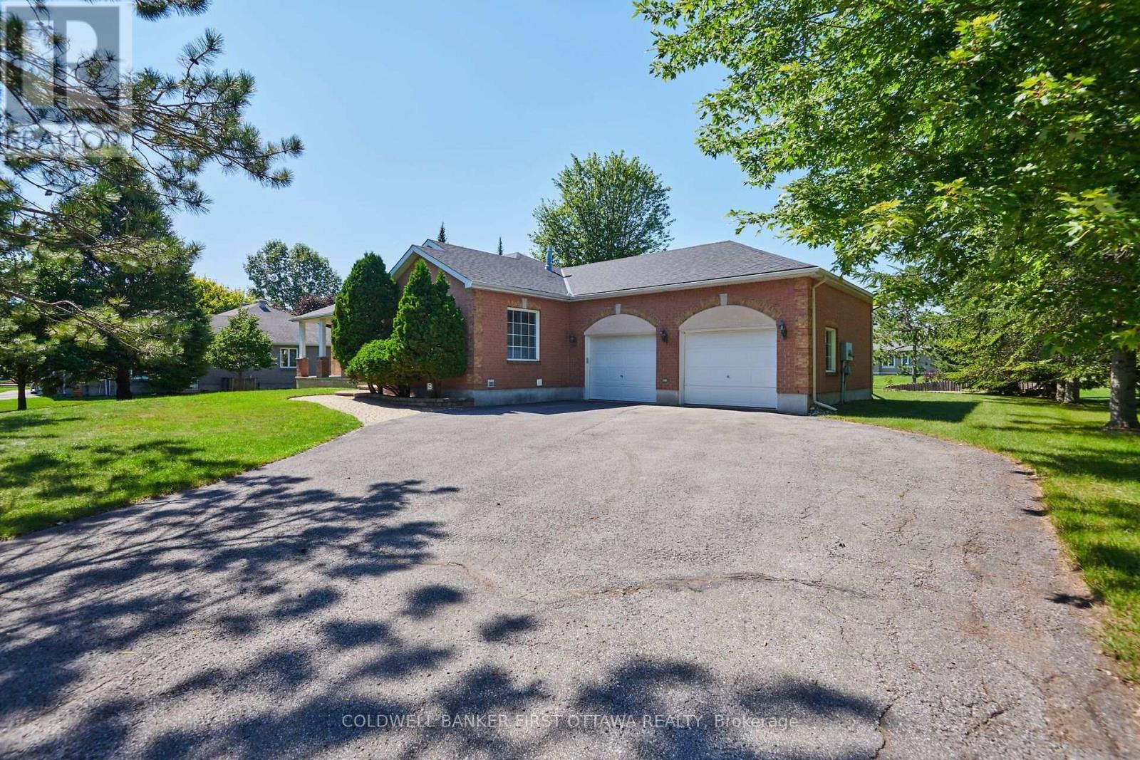 6983 Lakes Park Drive, Ottawa, ON - Outdoor