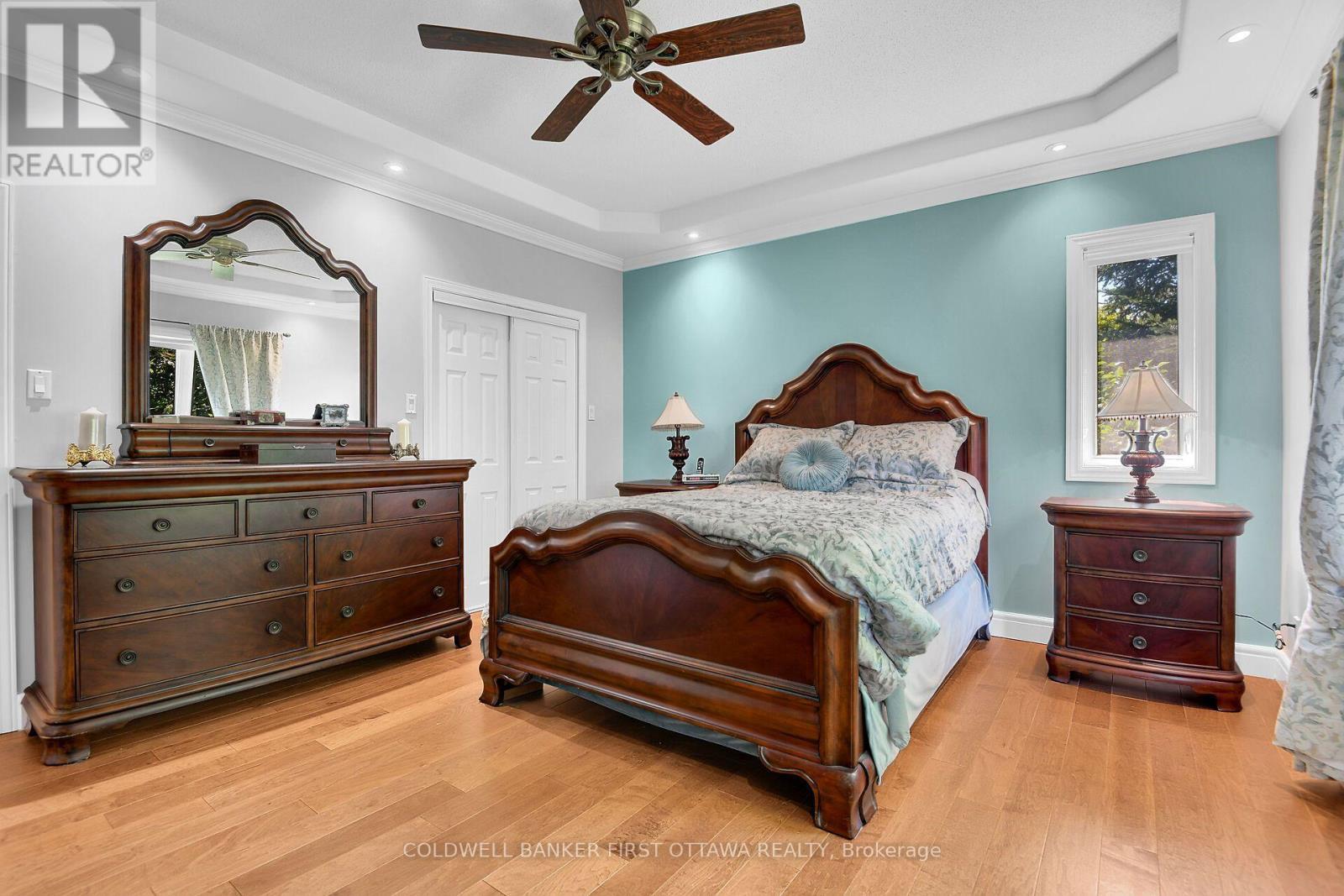 6983 Lakes Park Drive, Ottawa, ON - Indoor Photo Showing Bedroom