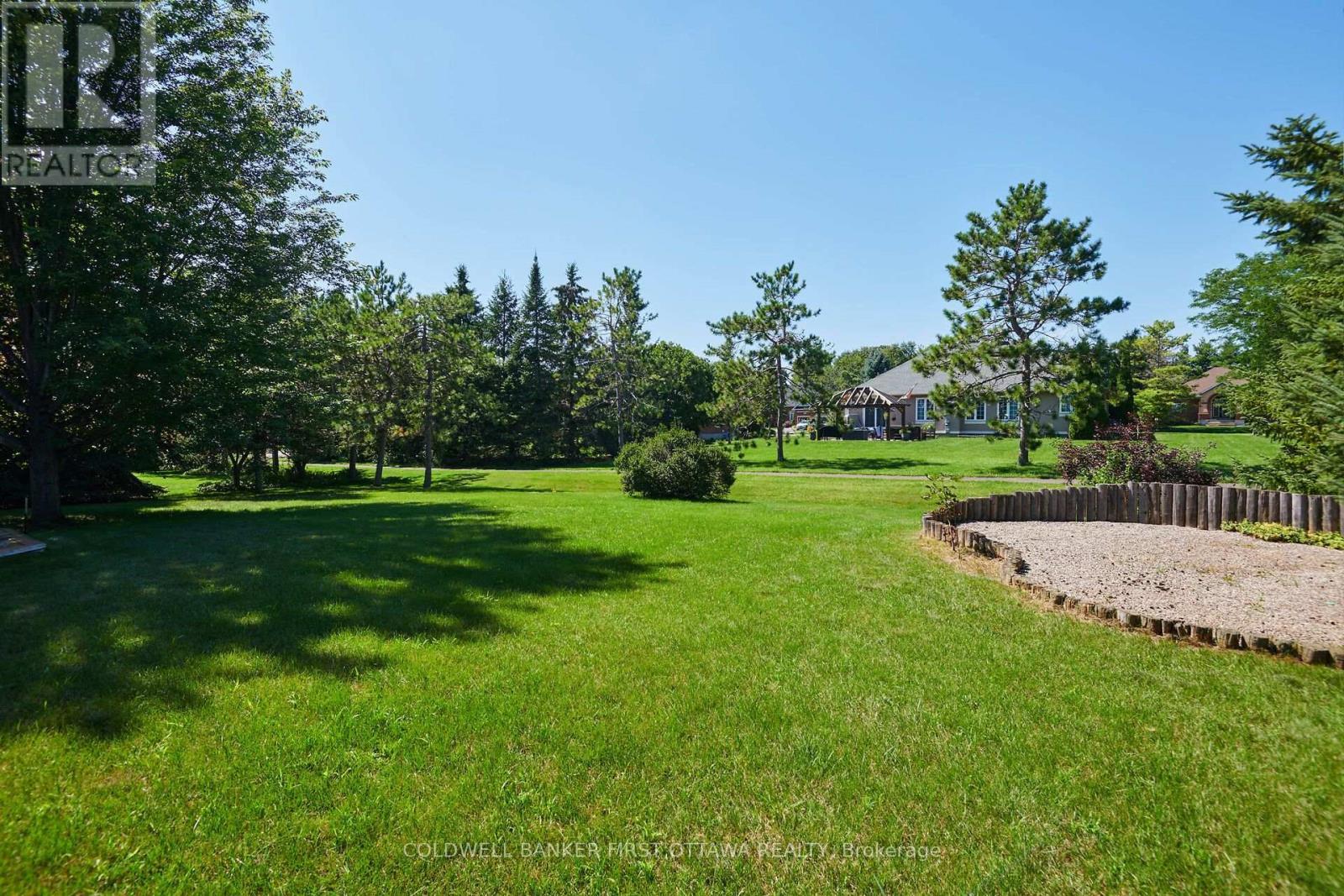 6983 Lakes Park Drive, Ottawa, ON - Outdoor