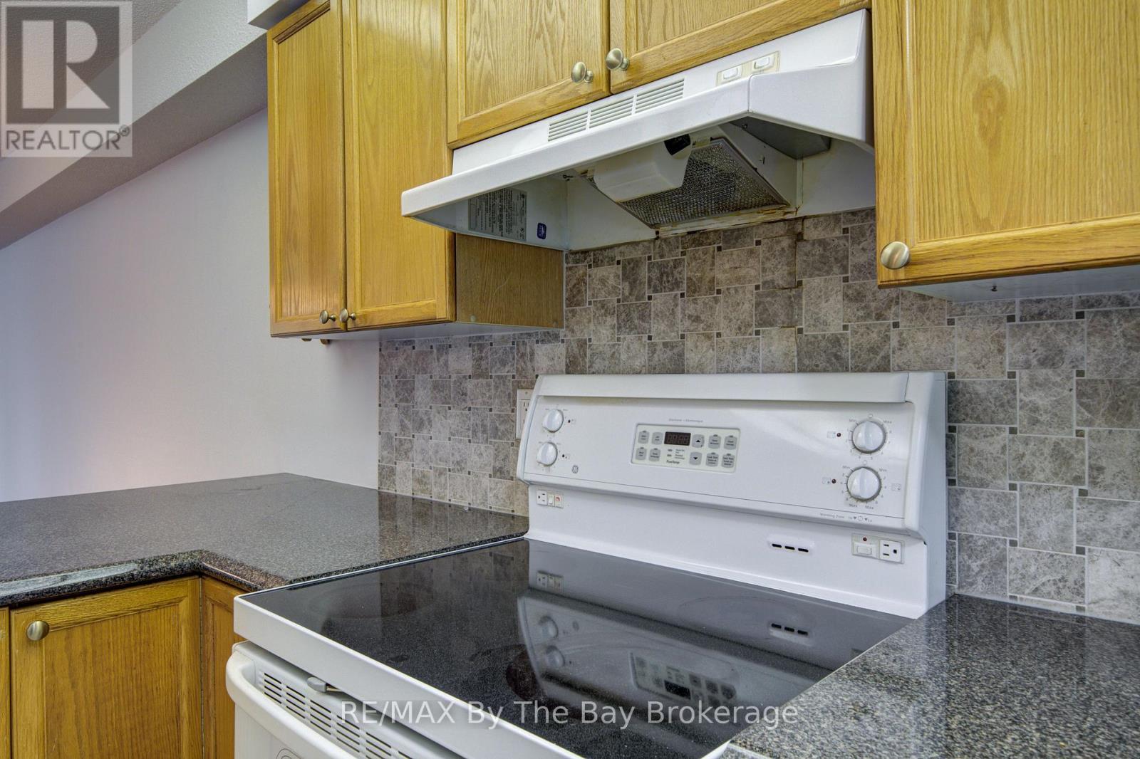 8 - 30 Mulligan Lane, Wasaga Beach, ON - Indoor Photo Showing Kitchen