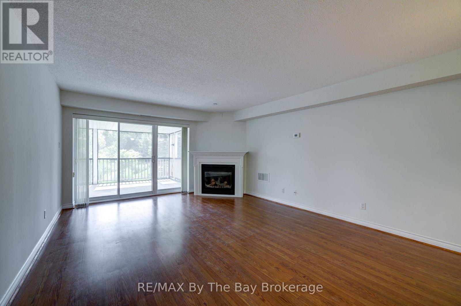 8 - 30 Mulligan Lane, Wasaga Beach, ON - Indoor Photo Showing Living Room With Fireplace