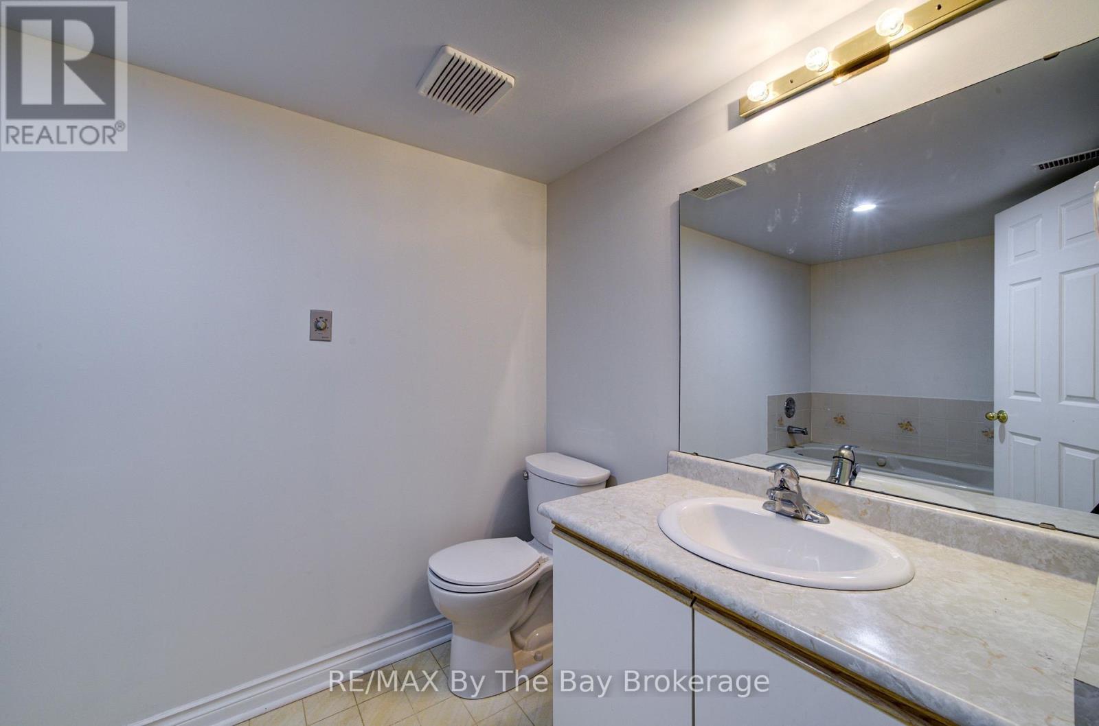 8 - 30 Mulligan Lane, Wasaga Beach, ON - Indoor Photo Showing Bathroom