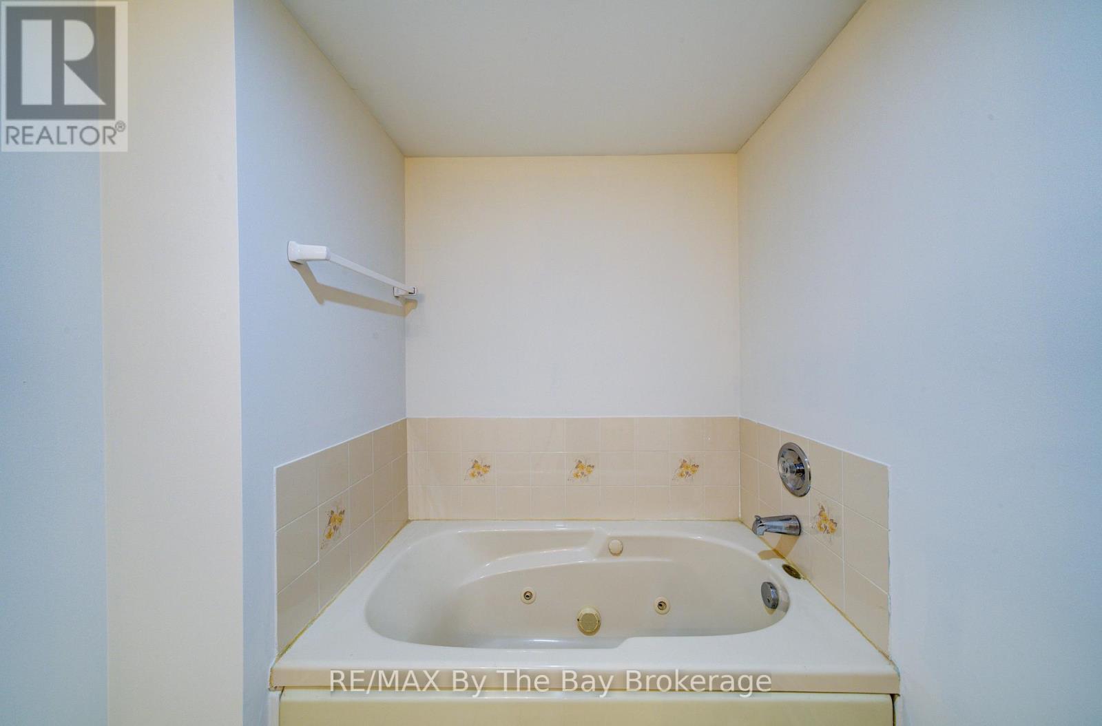8 - 30 Mulligan Lane, Wasaga Beach, ON - Indoor Photo Showing Bathroom