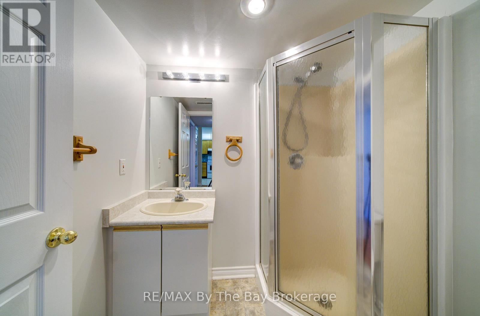 8 - 30 Mulligan Lane, Wasaga Beach, ON - Indoor Photo Showing Bathroom