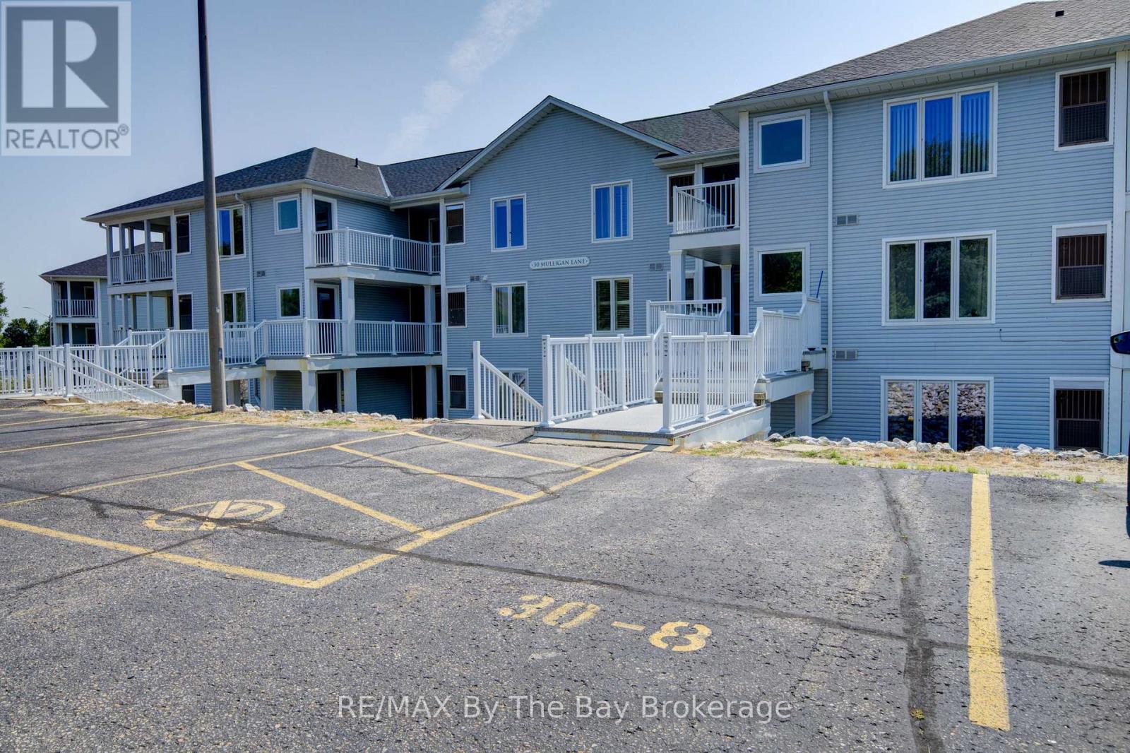 8 - 30 Mulligan Lane, Wasaga Beach, ON - Outdoor With Balcony