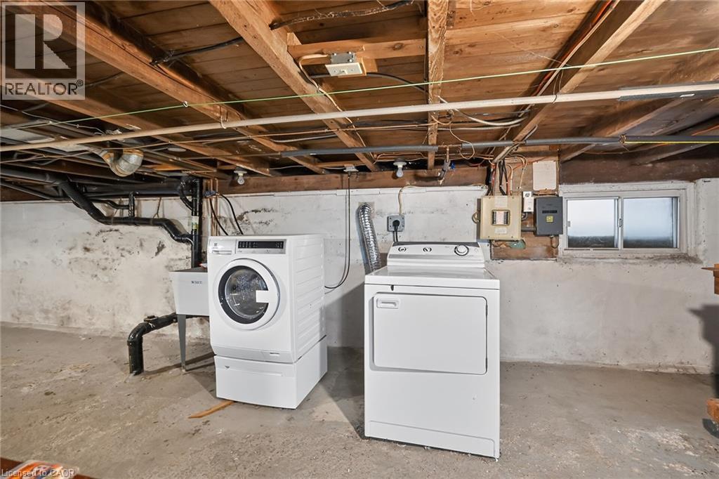 155 Newlands Avenue, Hamilton, ON - Indoor Photo Showing Laundry Room