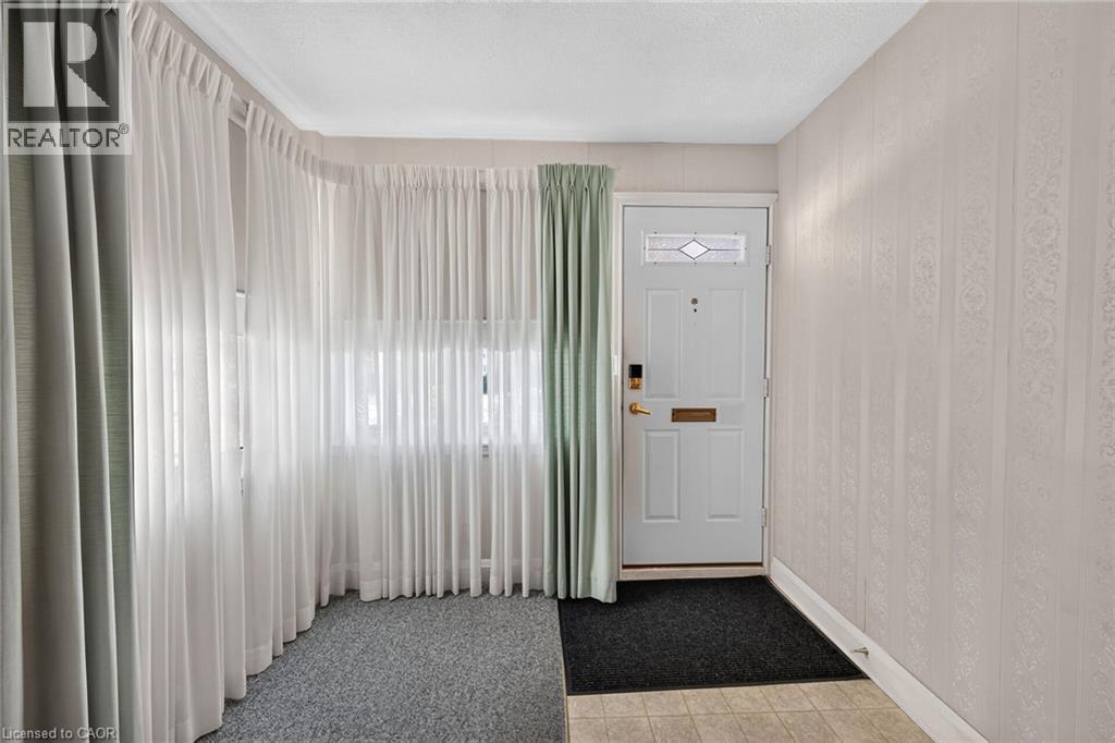 155 Newlands Avenue, Hamilton, ON - Indoor Photo Showing Other Room