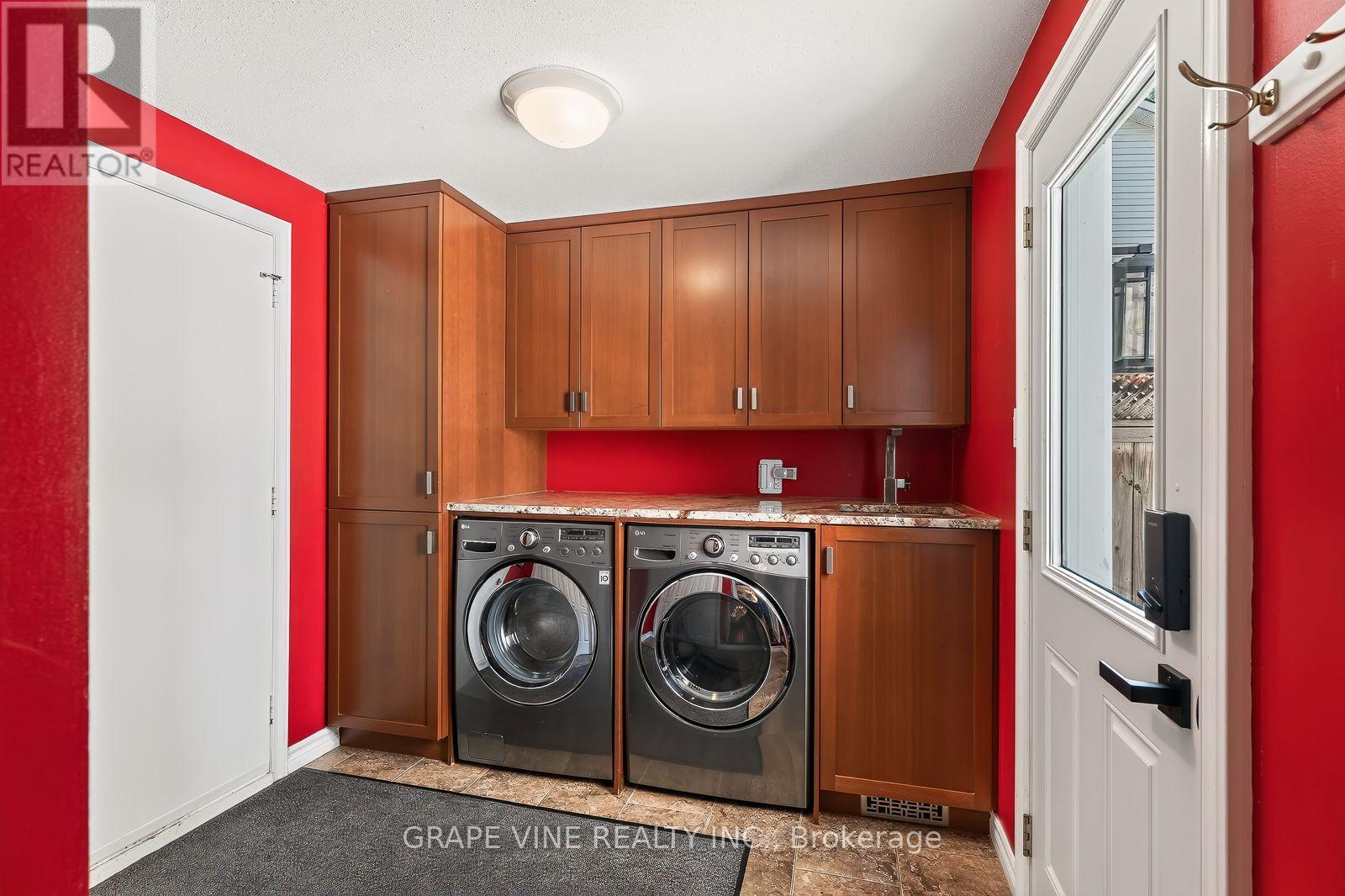 36 Baslaw Drive, Ottawa, ON - Indoor Photo Showing Laundry Room