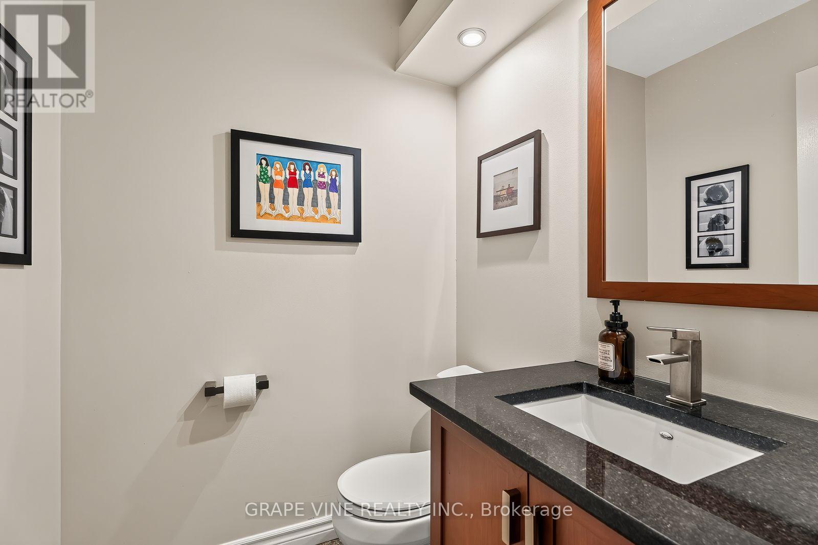 36 Baslaw Drive, Ottawa, ON - Indoor Photo Showing Bathroom