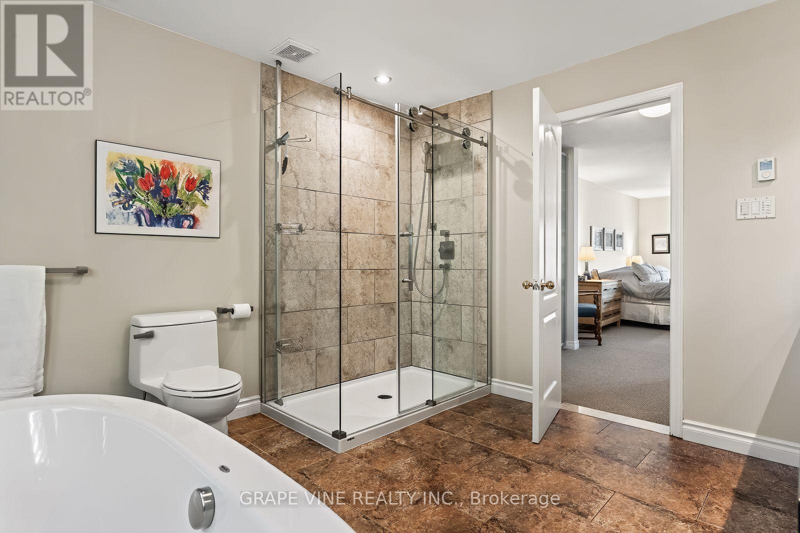 36 Baslaw Drive, Ottawa, ON - Indoor Photo Showing Bathroom