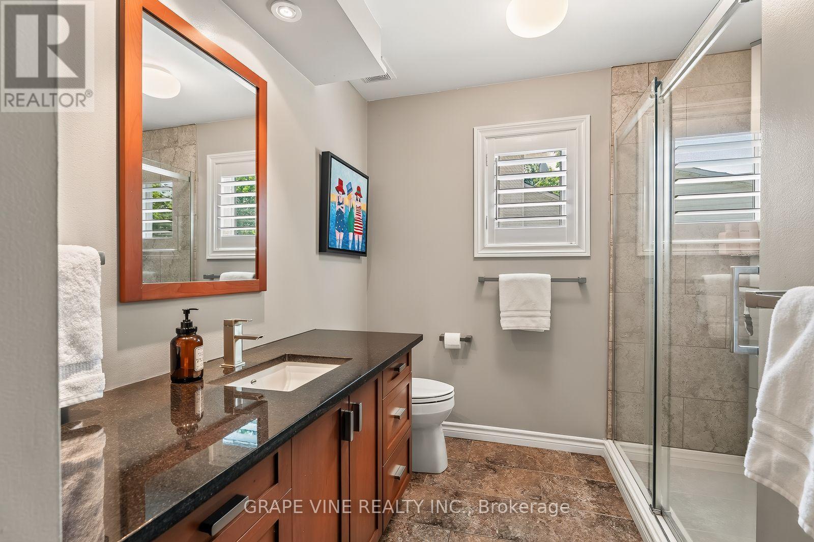 36 Baslaw Drive, Ottawa, ON - Indoor Photo Showing Bathroom