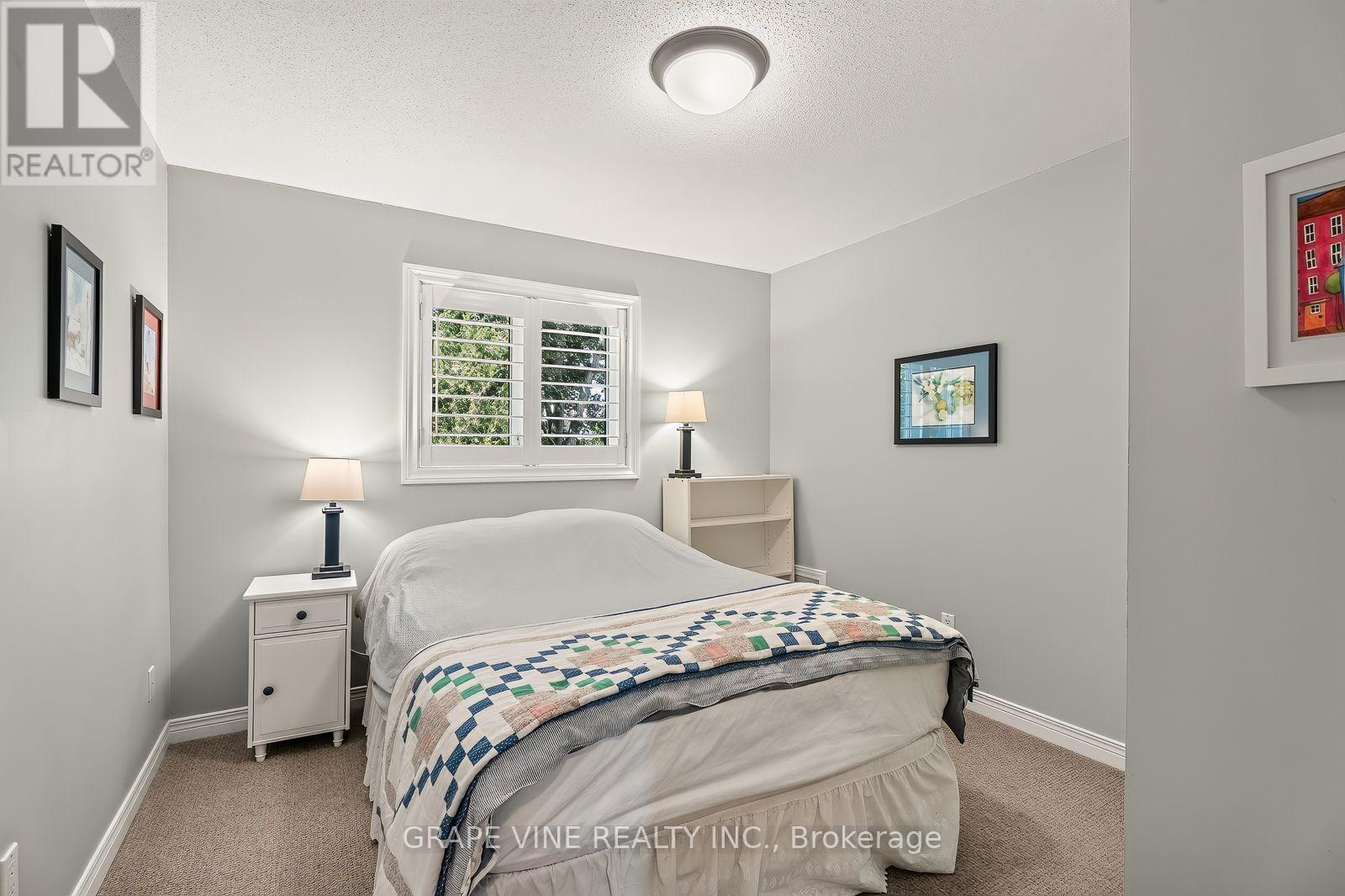 36 Baslaw Drive, Ottawa, ON - Indoor Photo Showing Bedroom