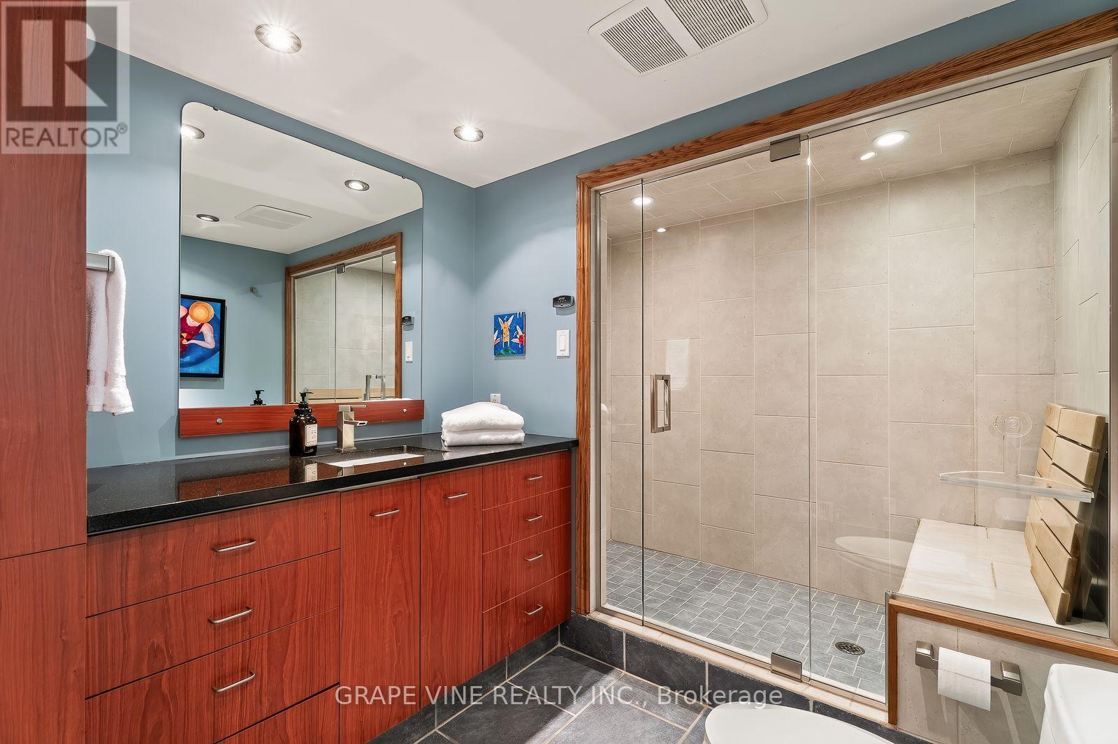 36 Baslaw Drive, Ottawa, ON - Indoor Photo Showing Bathroom