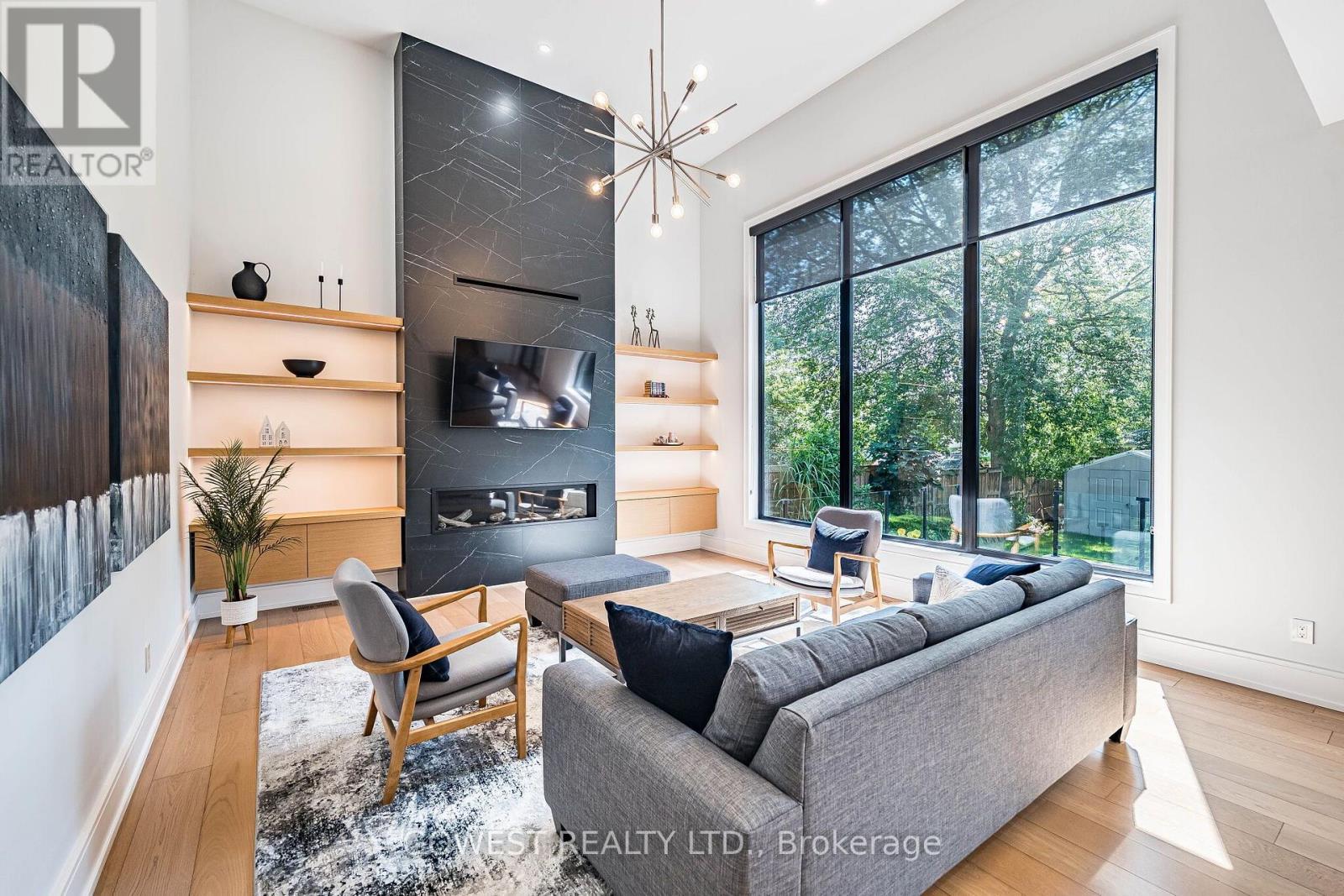 402 Niar Avenue, Mississauga, ON - Indoor Photo Showing Other Room With Fireplace