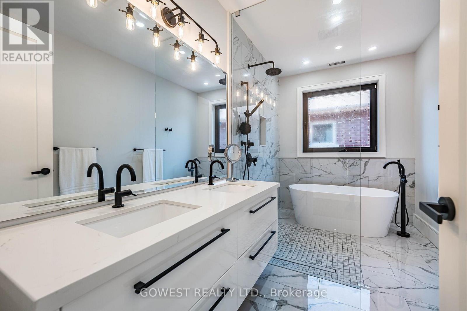 402 Niar Avenue, Mississauga, ON - Indoor Photo Showing Bathroom