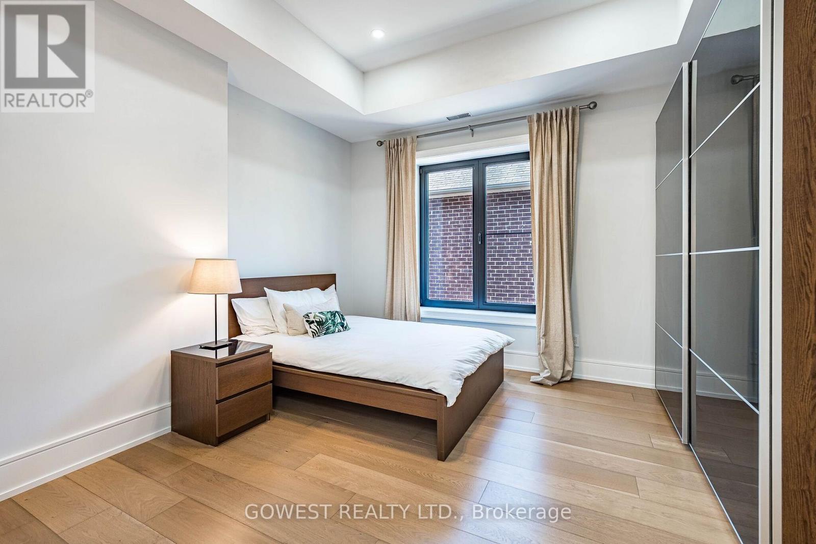 402 Niar Avenue, Mississauga, ON - Indoor Photo Showing Bedroom