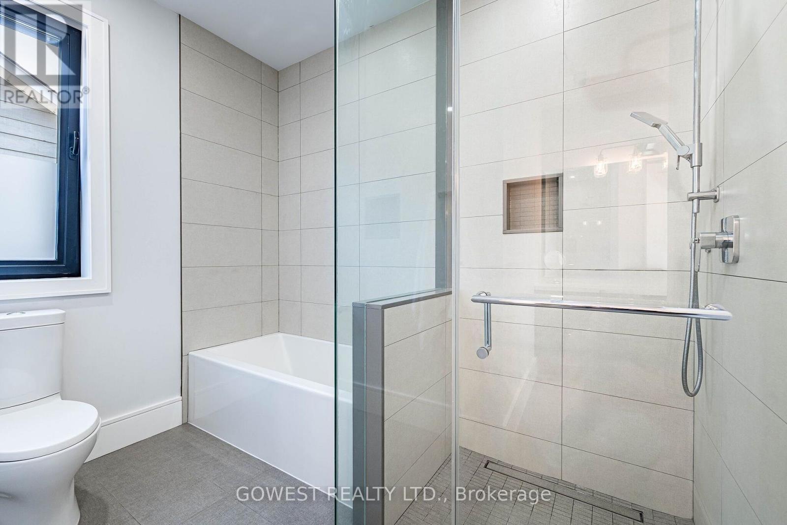 402 Niar Avenue, Mississauga, ON - Indoor Photo Showing Bathroom
