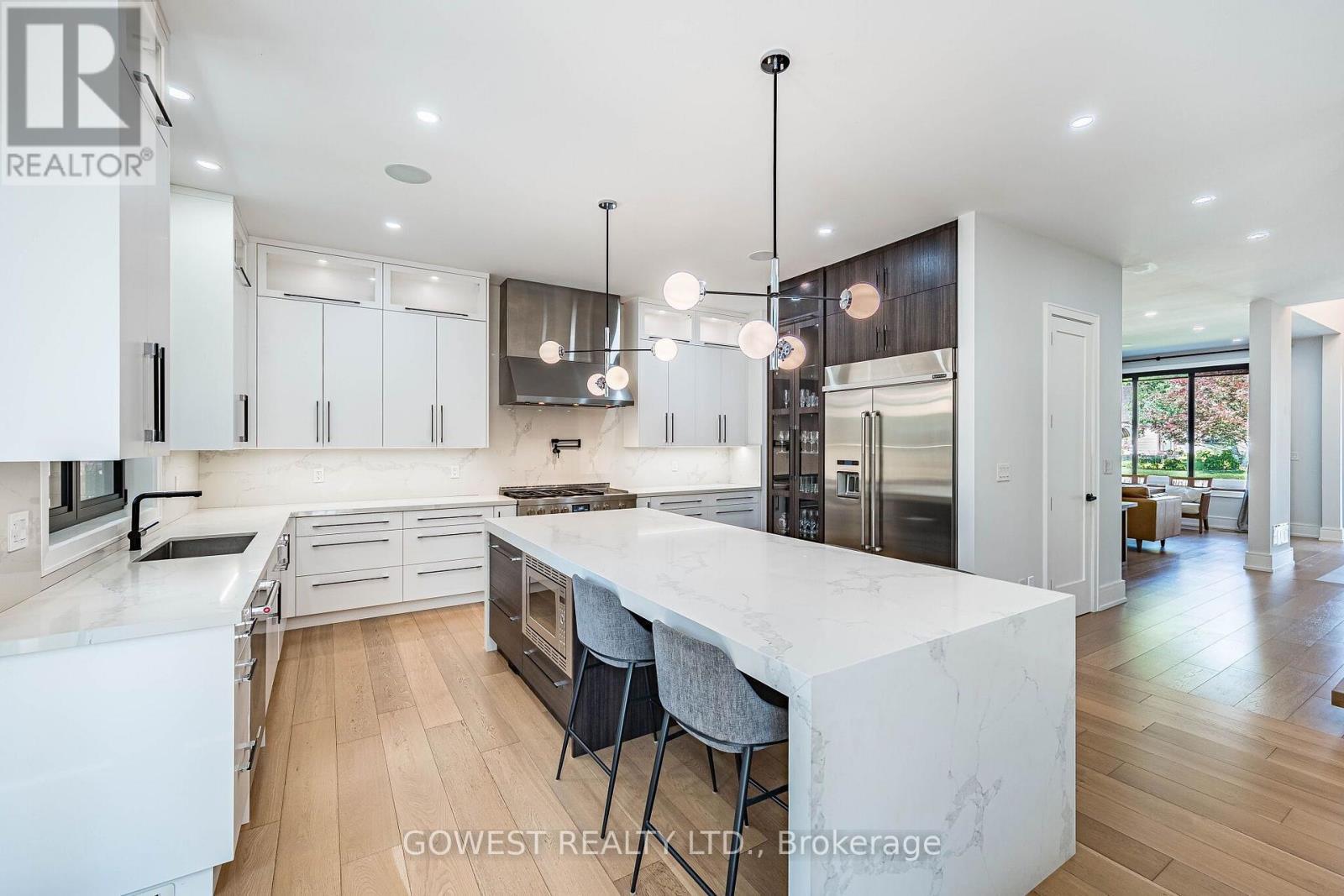 402 Niar Avenue, Mississauga, ON - Indoor Photo Showing Kitchen With Upgraded Kitchen
