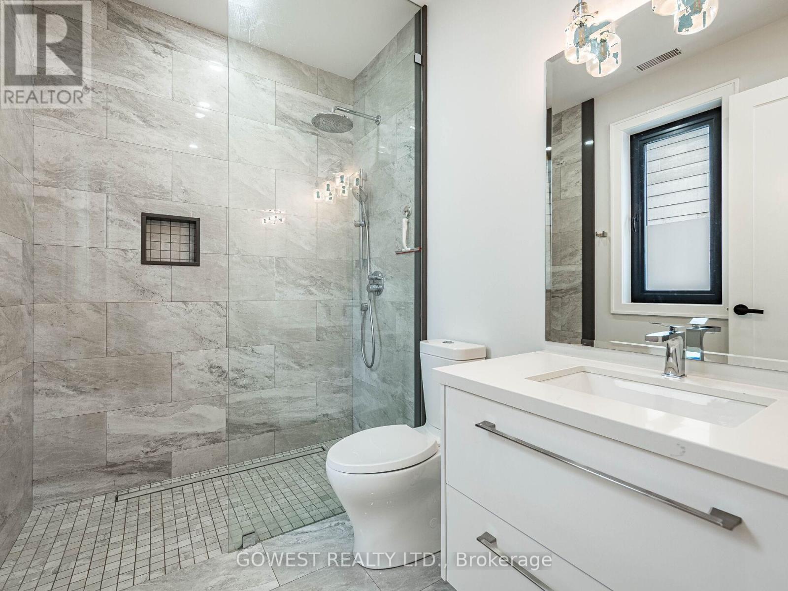402 Niar Avenue, Mississauga, ON - Indoor Photo Showing Bathroom