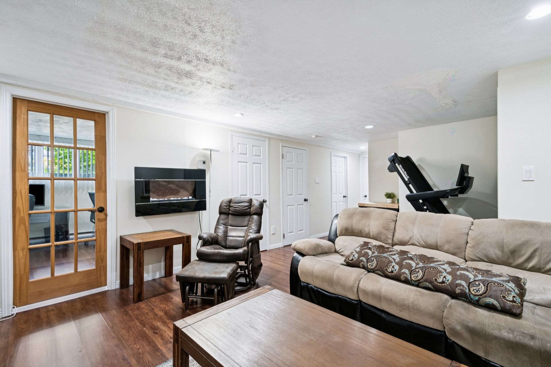 Living Room - 111 Rue Forget, Napierville, QC - Indoor Photo Showing Living Room