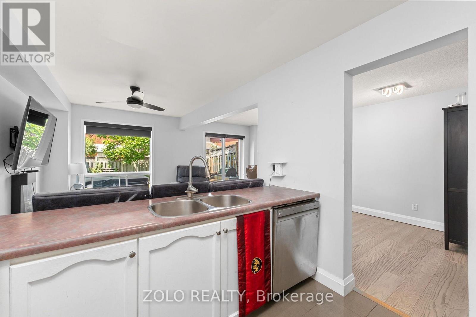 176 Fairwood Drive, Georgina, ON - Indoor Photo Showing Kitchen With Double Sink