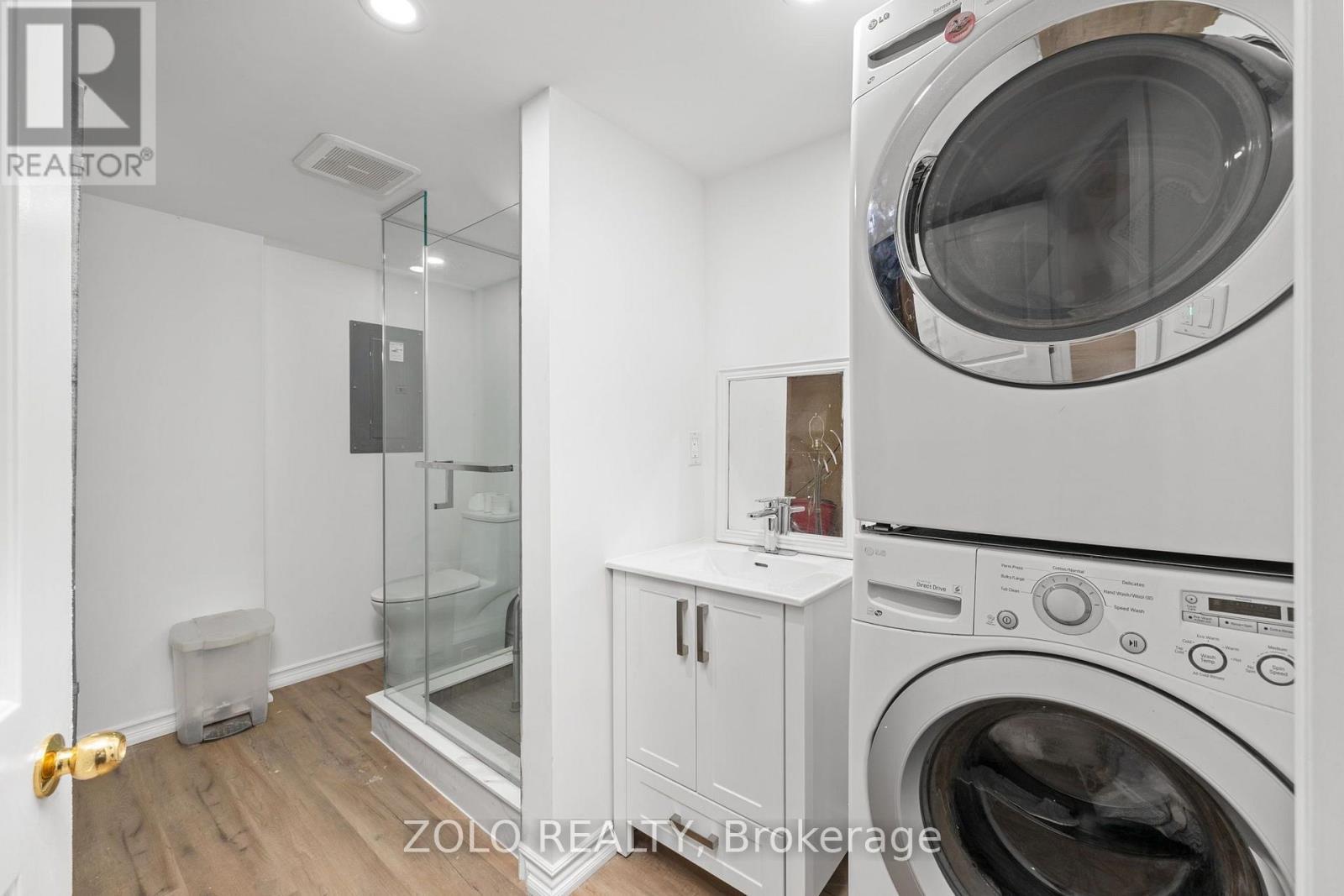 176 Fairwood Drive, Georgina, ON - Indoor Photo Showing Laundry Room