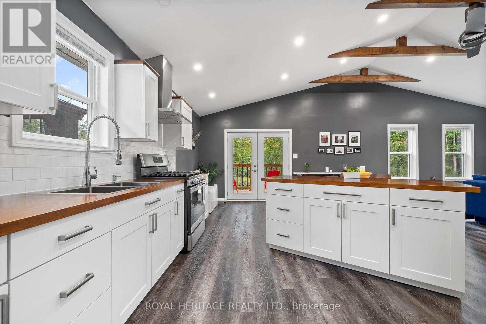 20195 62 Highway, Tudor And Cashel (Tudor Ward), ON - Indoor Photo Showing Kitchen With Double Sink With Upgraded Kitchen