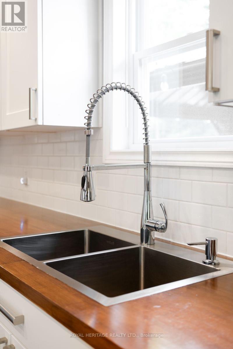 20195 62 Highway, Tudor And Cashel (Tudor Ward), ON - Indoor Photo Showing Kitchen With Double Sink