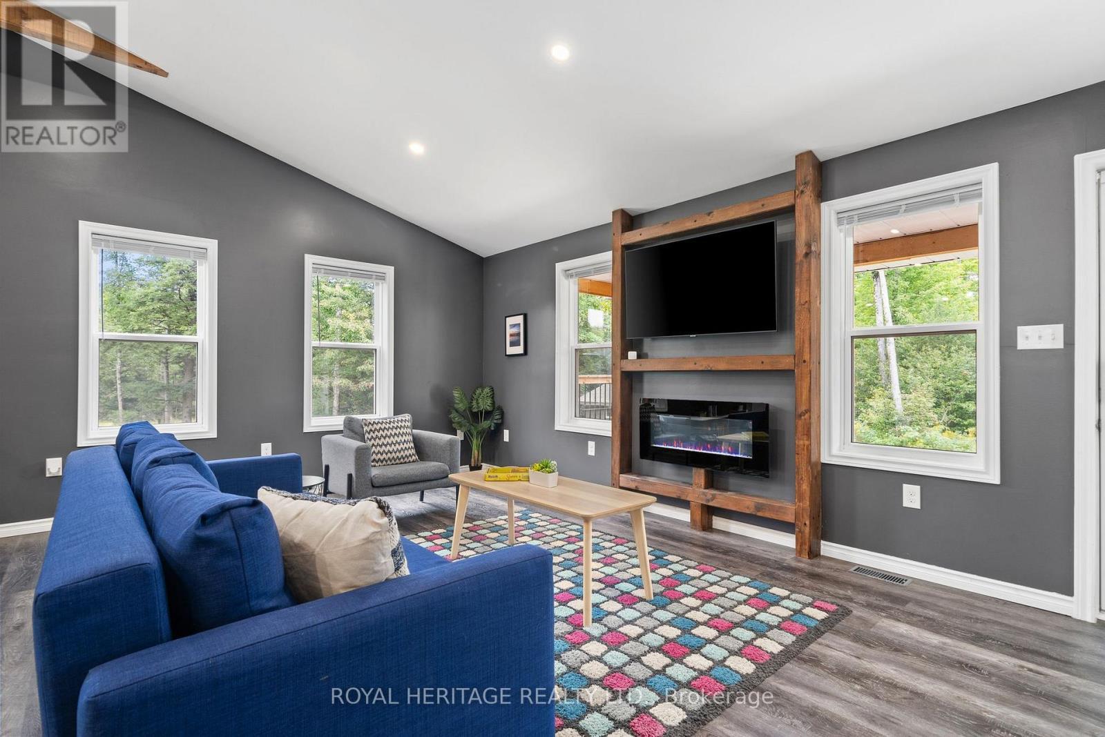 20195 62 Highway, Tudor And Cashel (Tudor Ward), ON - Indoor Photo Showing Living Room With Fireplace