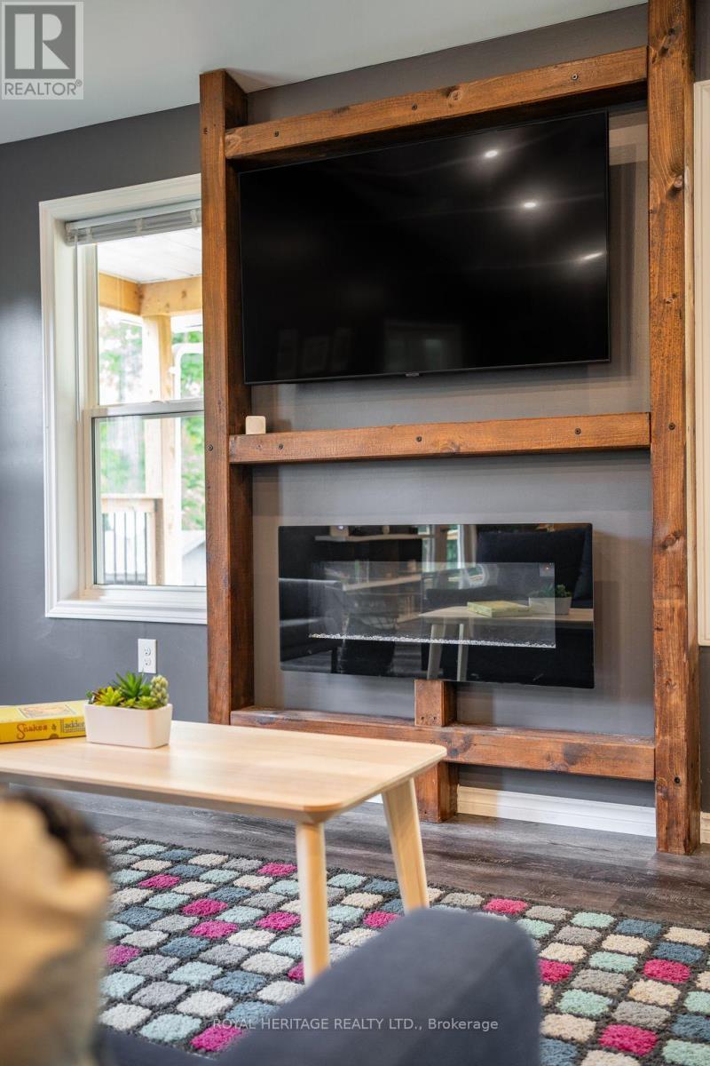 20195 62 Highway, Tudor And Cashel (Tudor Ward), ON - Indoor Photo Showing Living Room With Fireplace